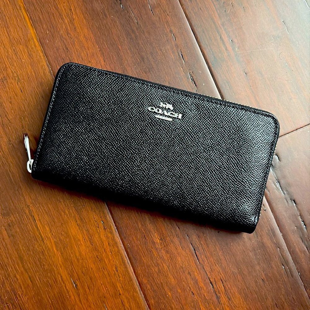 Black Coach Wallet. Never been used. Has multiple compartments